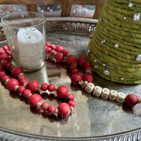 Rustic Red Bead Garland With MERRY Wood Word Holiday CHRISTMAS Decor - Picture 7 of 10